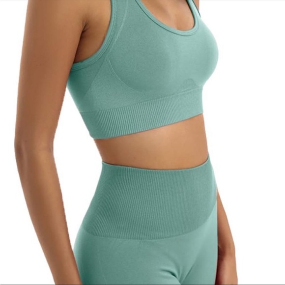 Workout set: leggings and sports bra - Picture 3 of 5